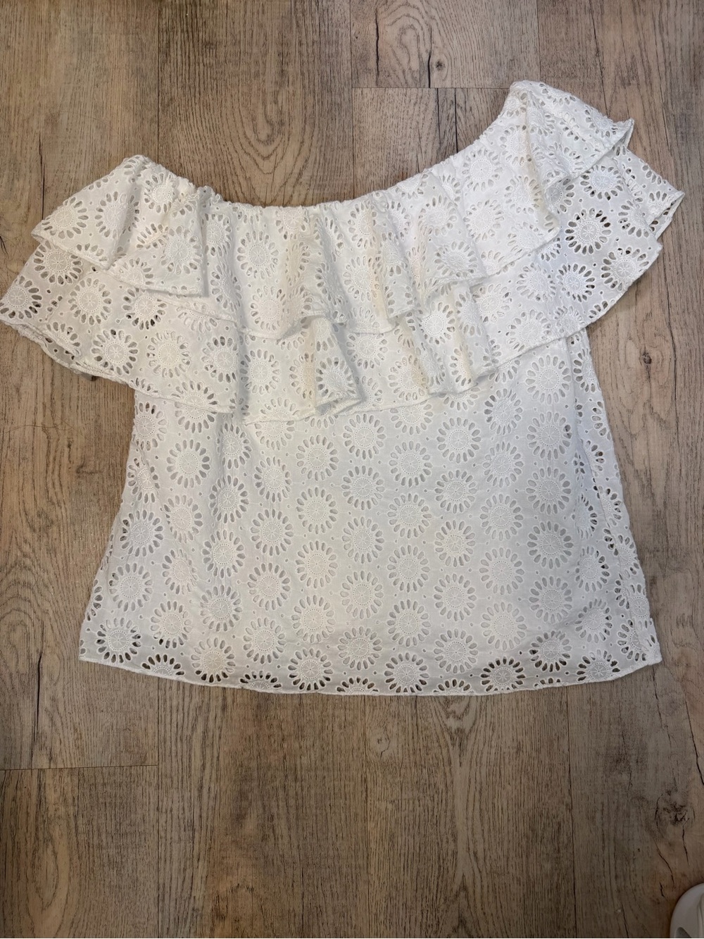 Lilly Pulitzer White Off-The-Shoulder Eyelet Ruffle Top